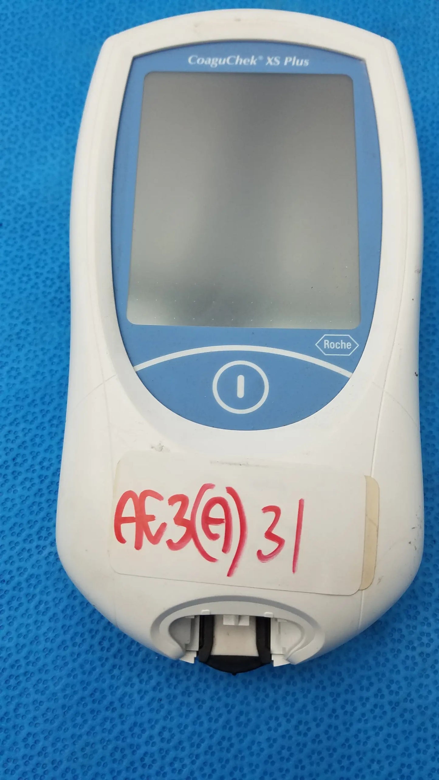 Roche CoaguChek XS Plus Coagulation Meter Cat # 04562780001 Coagulation Meter, second-hand product photo 15
