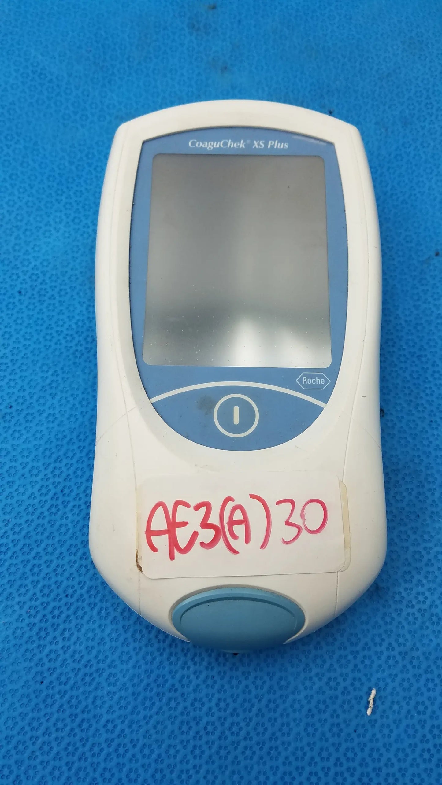 Roche CoaguChek XS Plus Coagulation Meter Coagulation Meter, second-hand product photo 2