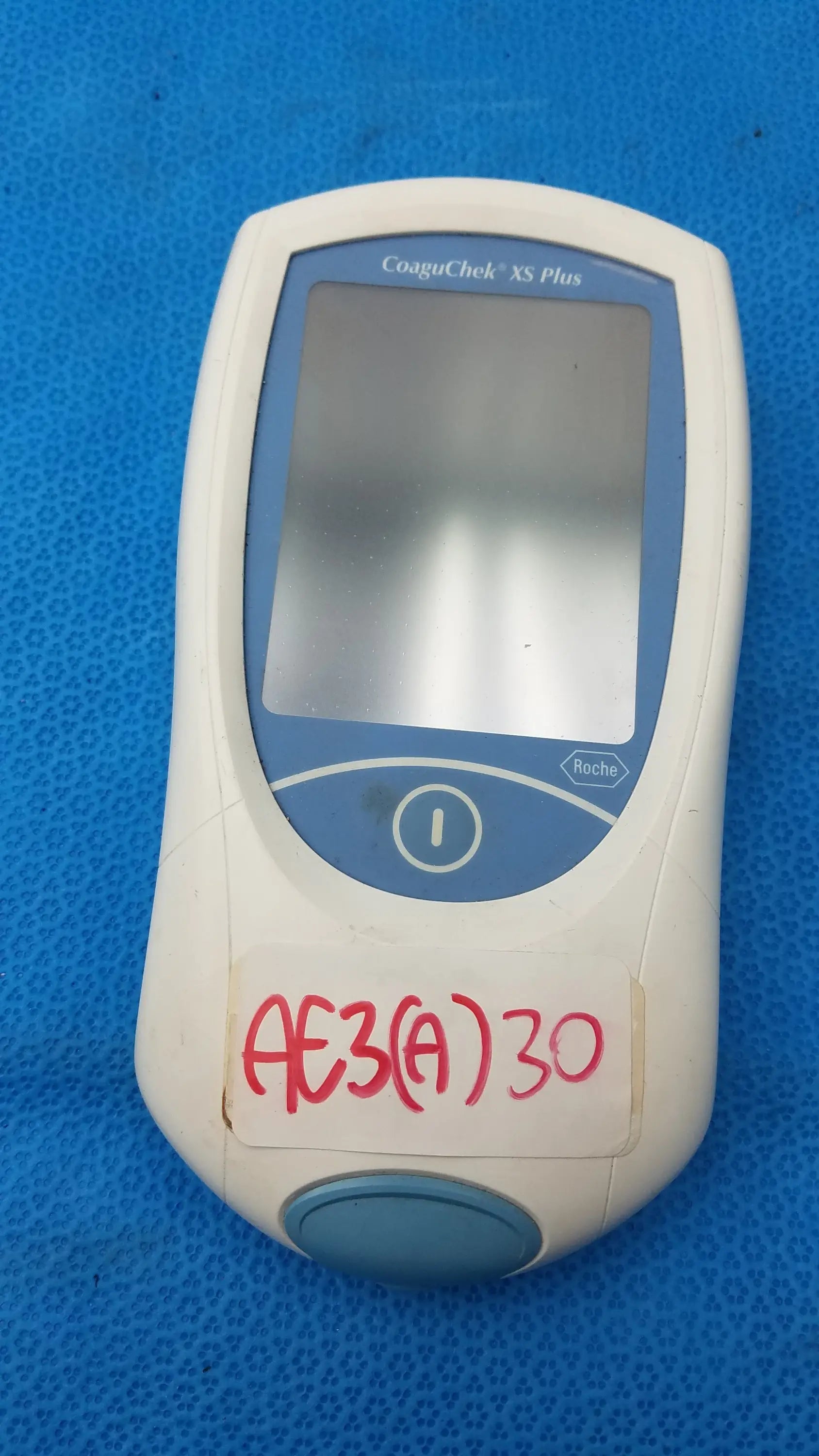 Roche CoaguChek XS Plus Coagulation Meter Coagulation Meter, second-hand product photo 9