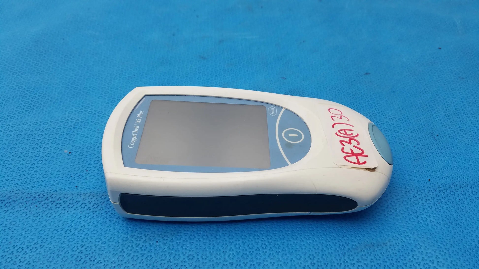 Roche CoaguChek XS Plus Coagulation Meter Coagulation Meter, second-hand product photo 6