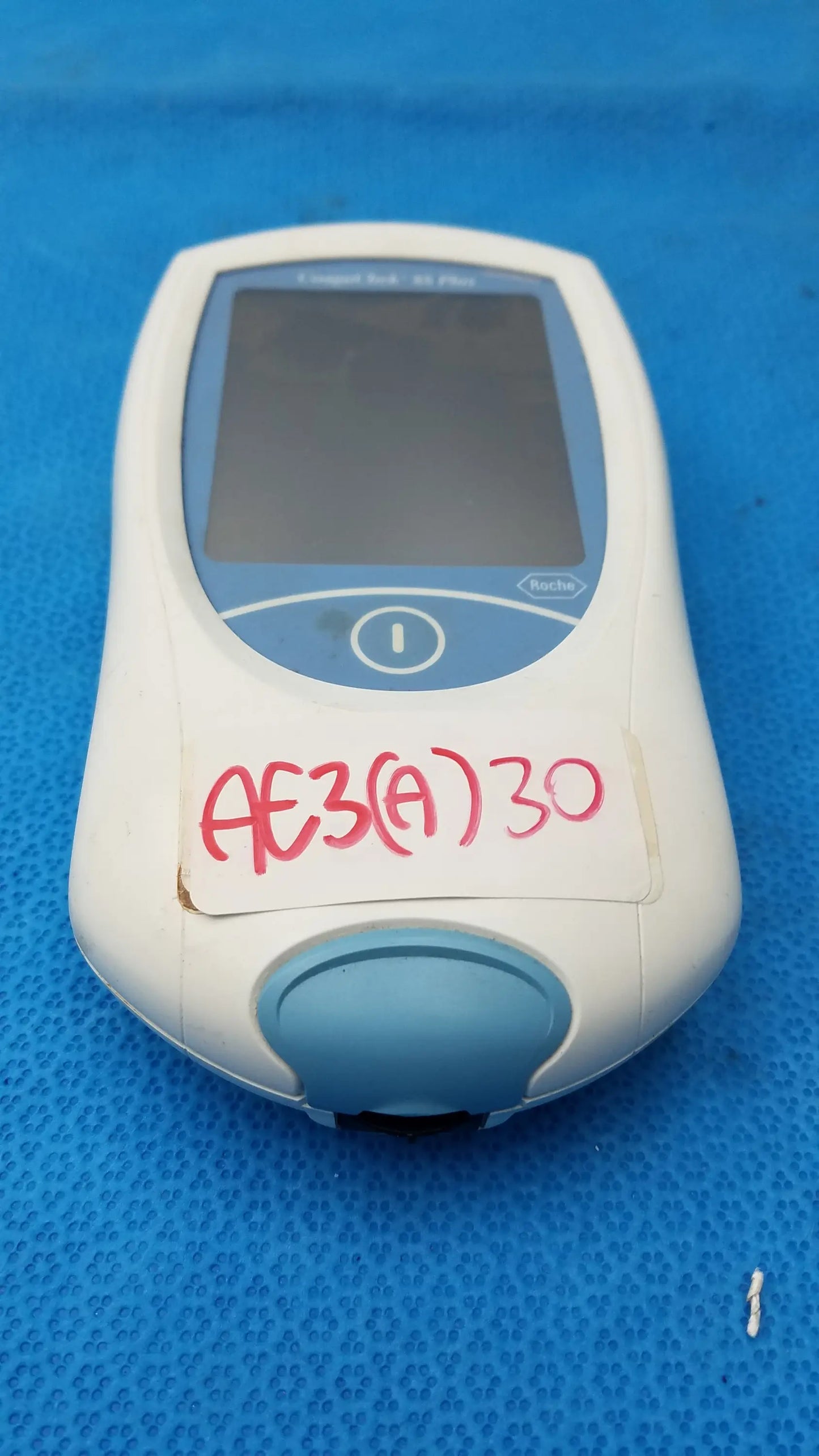 Roche CoaguChek XS Plus Coagulation Meter Coagulation Meter, second-hand product photo 3