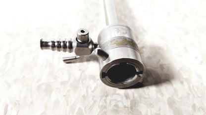 Silver metallic rotating single stopcock cannula with threaded valve and cylindrical body for precise fluid control