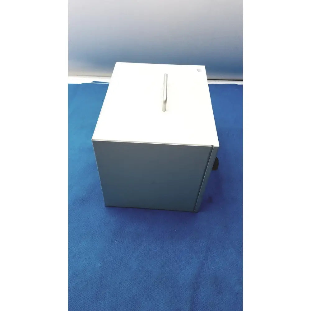 White rectangular metal safevac smoke evacuator ev 09ev063 with silver handle on top for smoke evacuation
