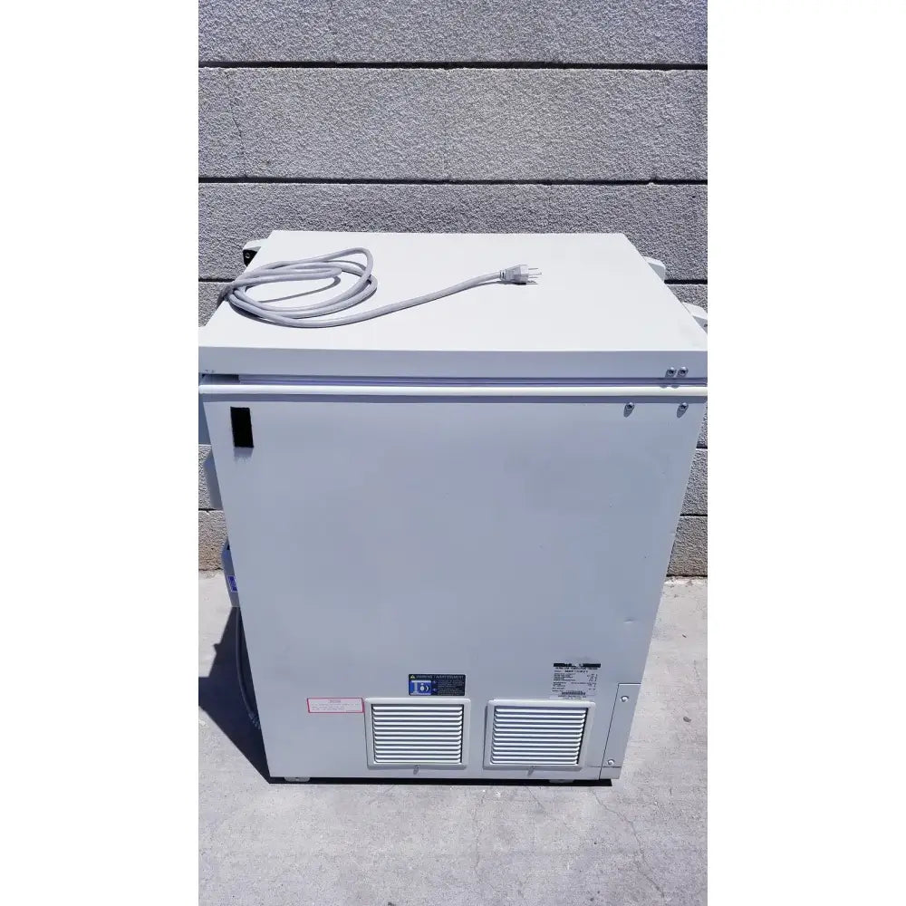 Reuse Medical Sanyo VIP Series Ultra Low Temperature Freezer Model MDF-C8V1 Other Medical & Lab Equipment, second-hand product photo 1
