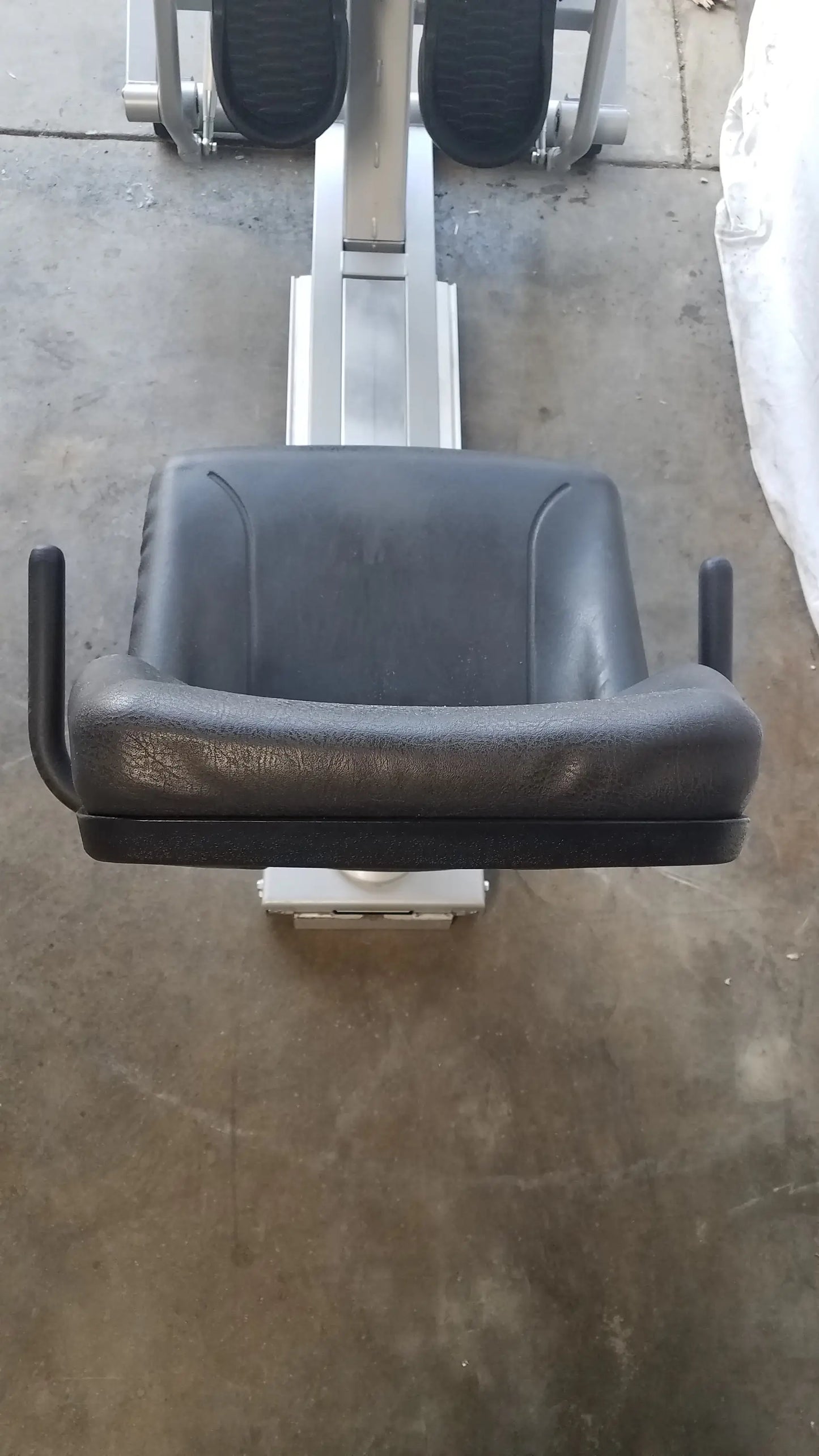 Black leather seat with silver metal frame on scifit systems rst7000 recumbent stepper gym machine