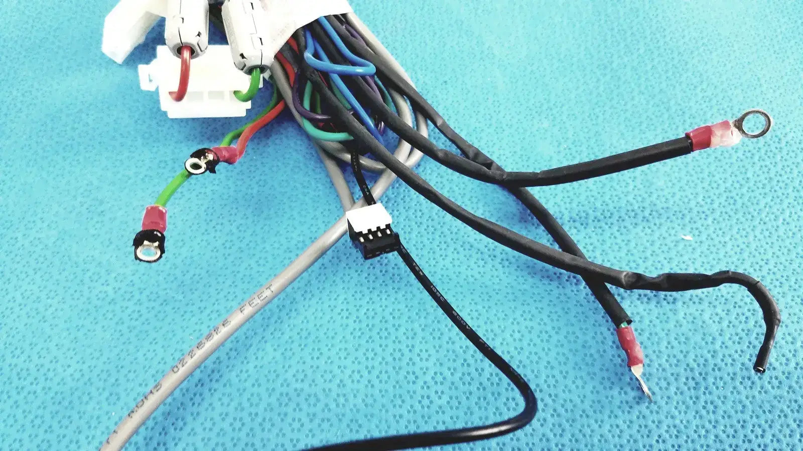 SEIWA E04SR130525A Ferrite Cores with Multi-Pin Connectors Wire Harness Cable Wire Harness Cable, second-hand product photo 4