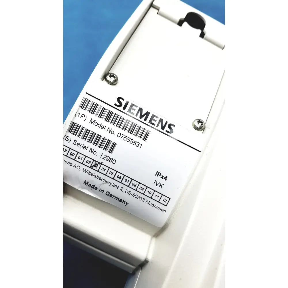 White siemens 07558831 ipx4 control console industrial panel designed for reuse medical and ipx4 control applications