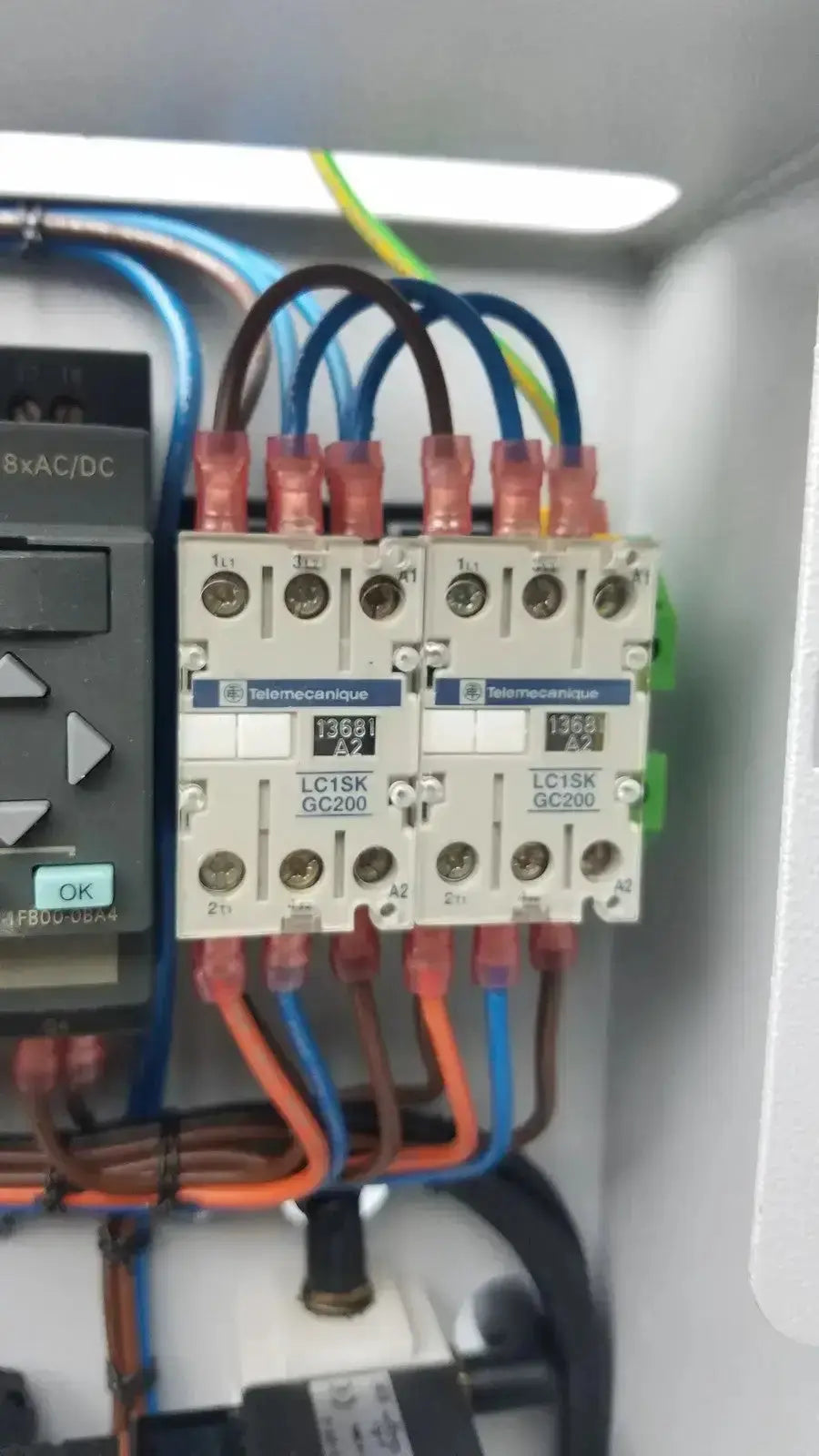 Siemens LOGO! 230RC 6ED1 052-1FB00-0BA4 With Fan, Fuse and Meter PLC Module, second-hand product photo 10