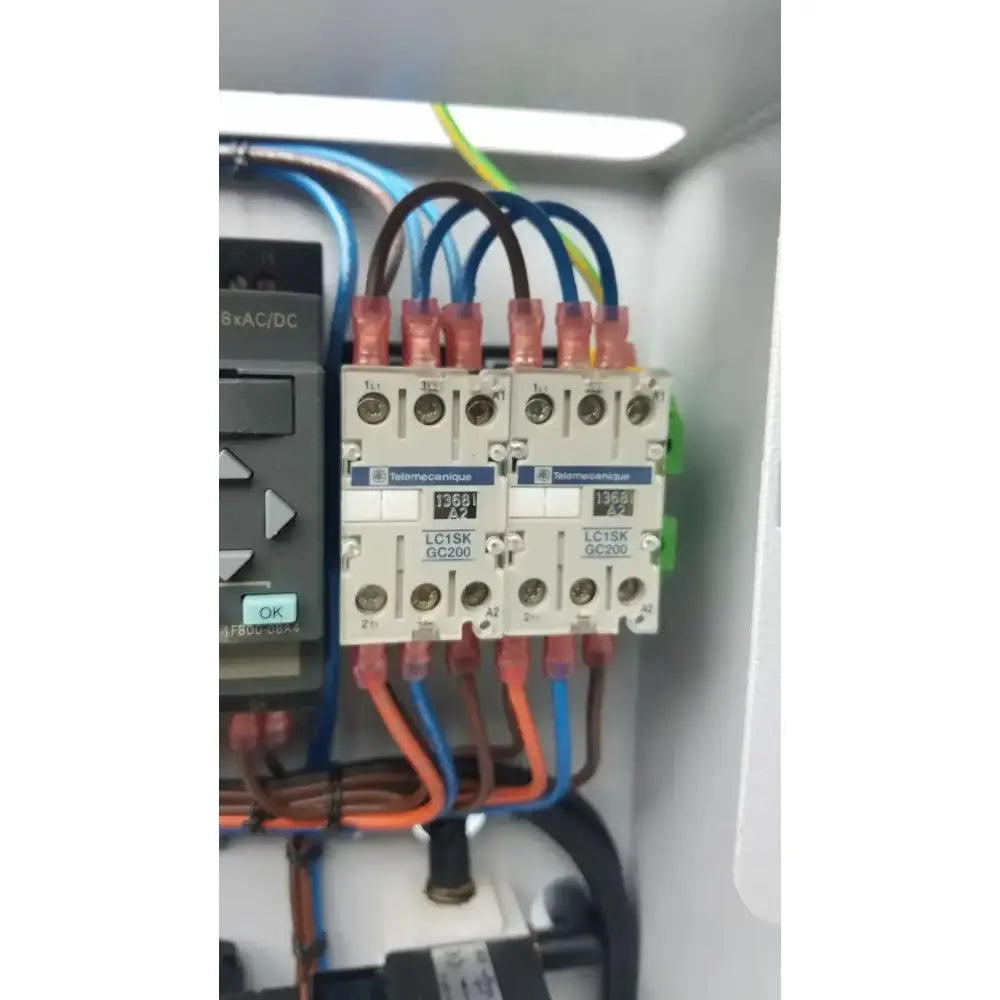 Siemens LOGO! 230RC 6ED1 052-1FB00-0BA4 With Fan, Fuse and Meter PLC Module, second-hand product photo 10