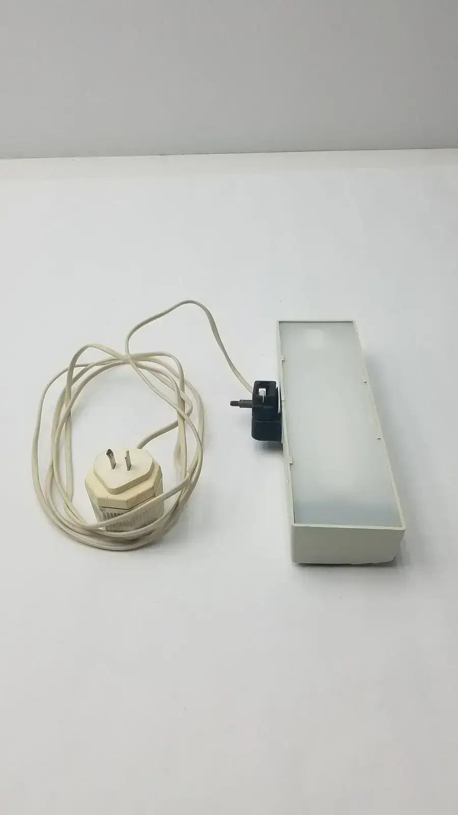 Alco Controls Sigma Wave White Light With Plug Medical Lighting, second-hand product photo 2
