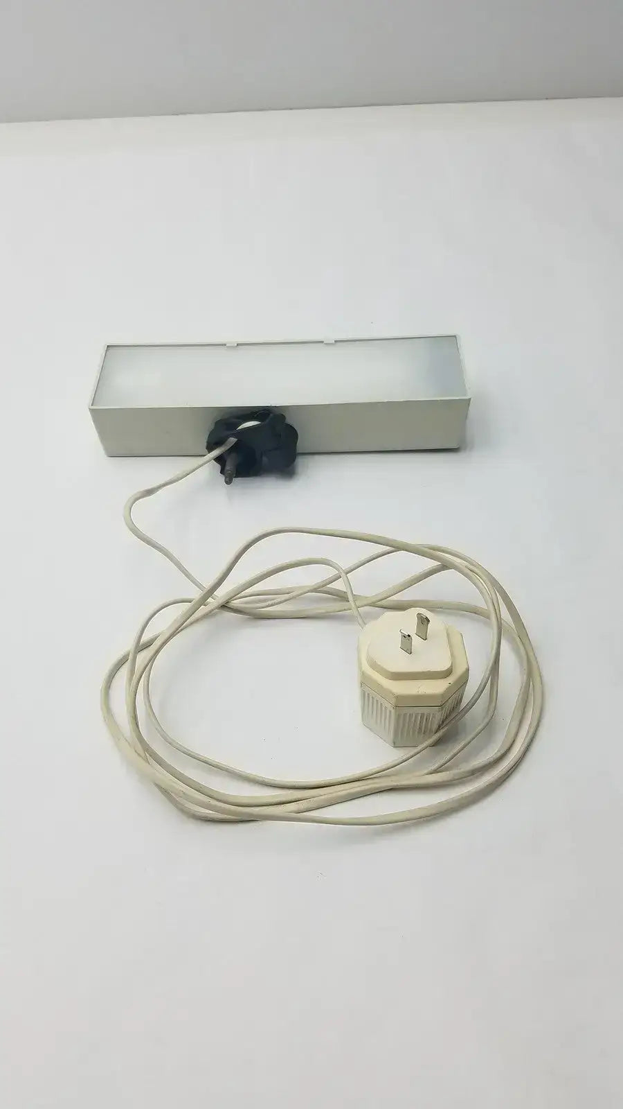 Alco Controls Sigma Wave White Light With Plug Medical Lighting, second-hand product photo 1
