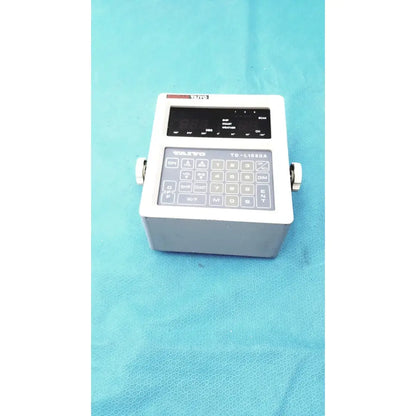 White simrad taiyo td-l1550a synthesized vhf automatic digital counter with black display and gray keypad