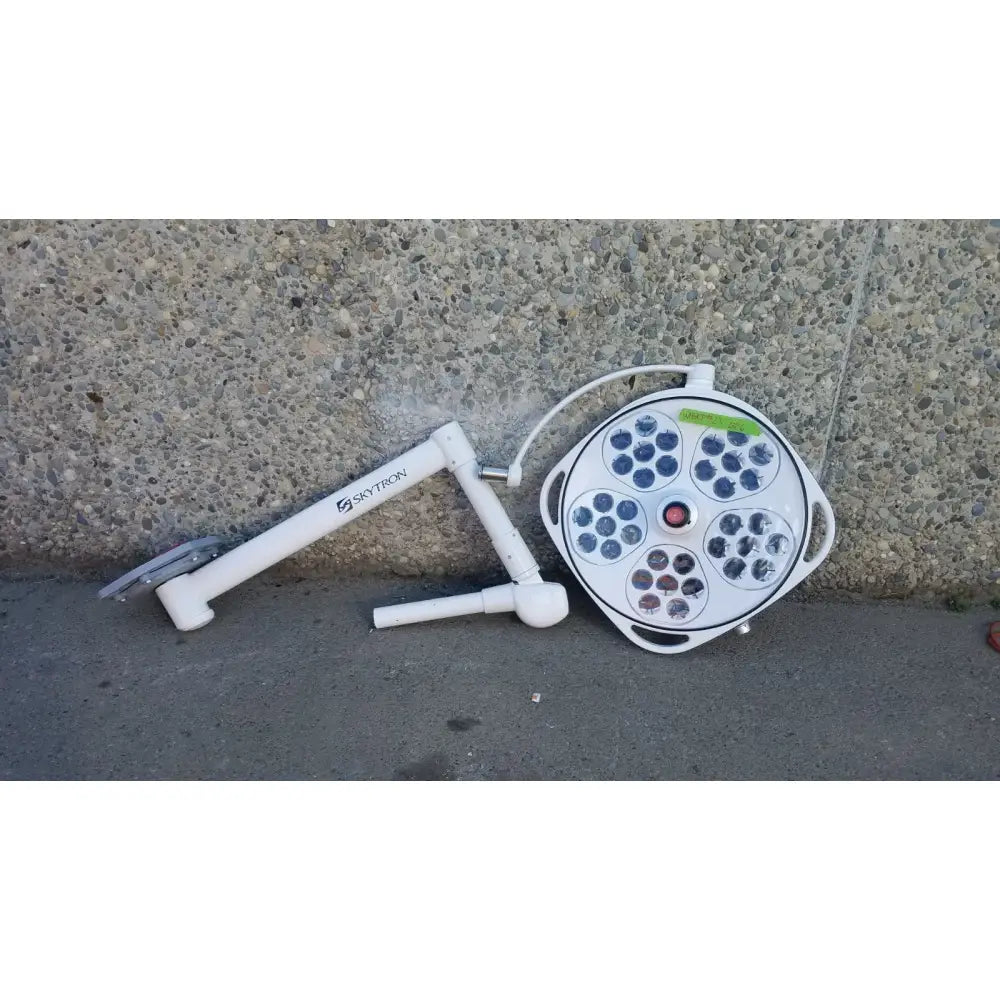 Reuse Medical Skytron Aurora LED 5 Surgical Light (AUR5) Lot of 6 Surgical & Examination Lights, second-hand product photo 1