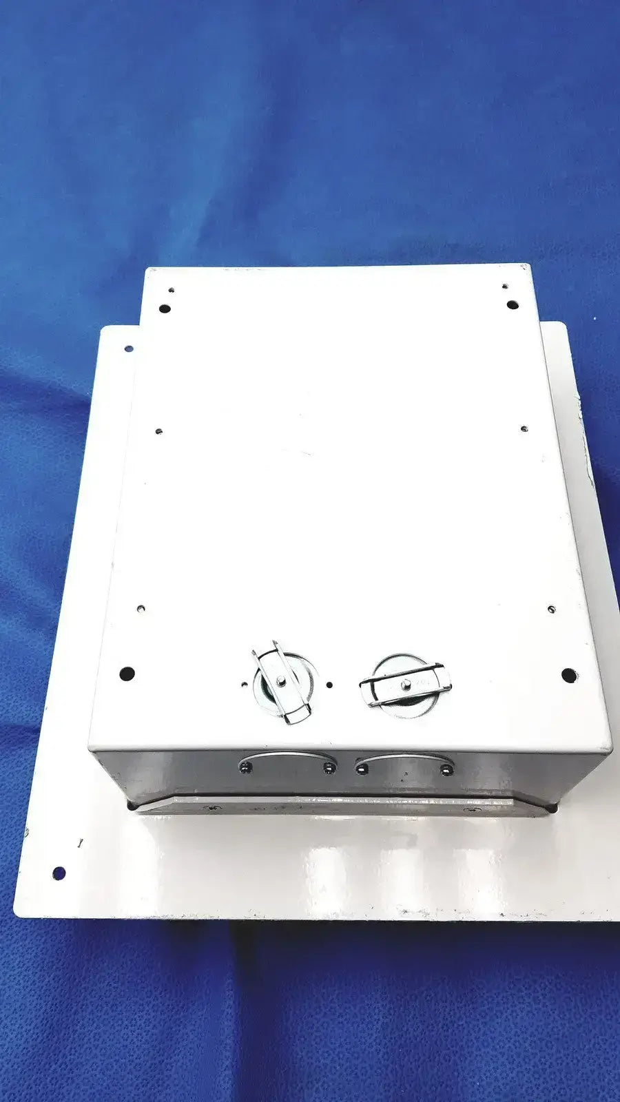 Skytron Aurora LED Surgical Light Control Box B9-610-02 120V 288W Surgical Light Control Box, as-is (for parts) product photo 22