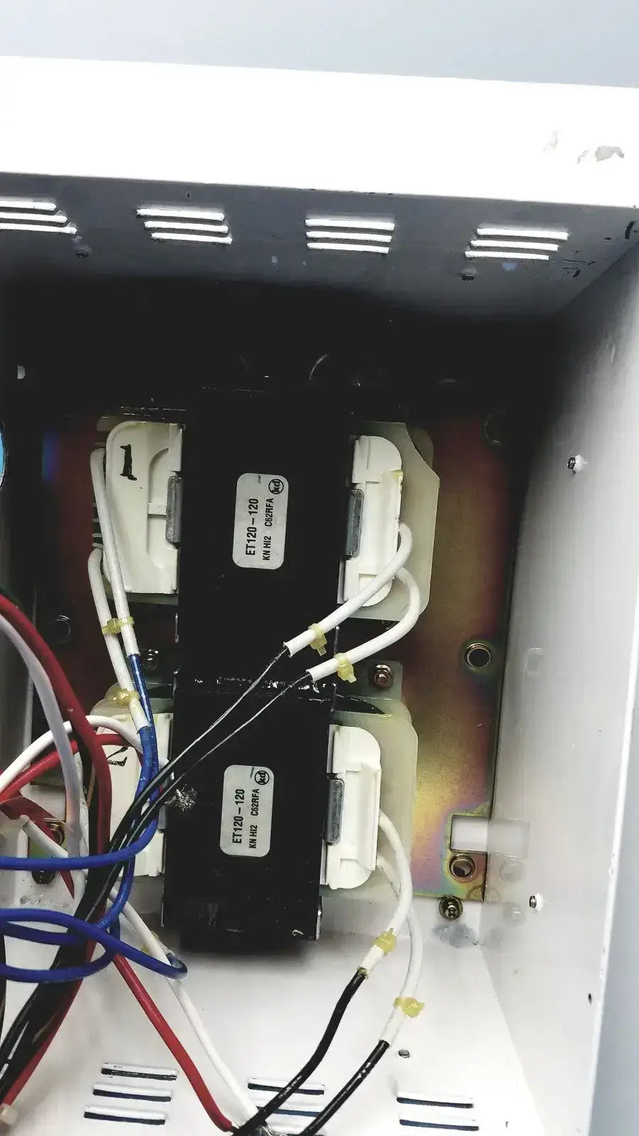 Skytron Aurora LED Surgical Light Control Box B9-610-02 120V 288W Surgical Light Control Box, as-is (for parts) product photo 14