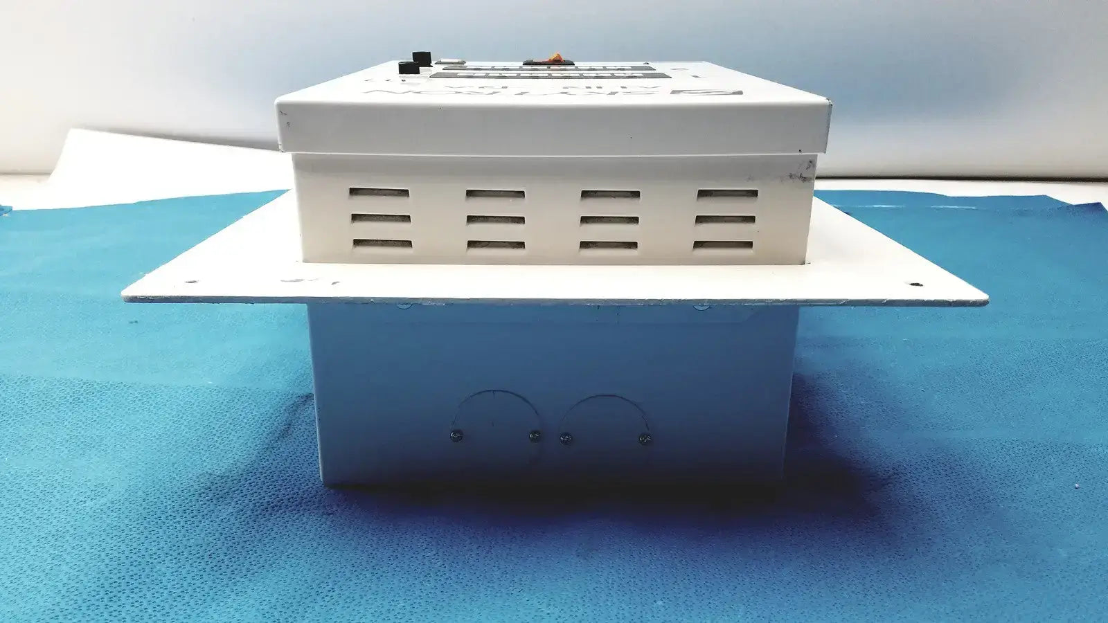 Skytron Aurora LED Surgical Light Control Box B9-610-02 120V 288W Surgical Light Control Box, second-hand product photo 8
