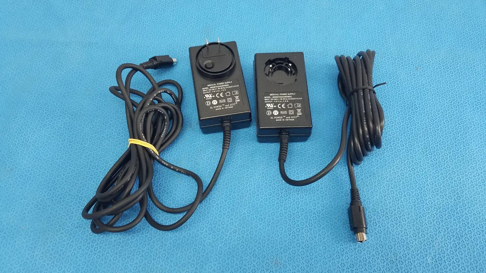 Reuse Medical SL Power Ault Medical Power Supply MENB1020A0900B02 - Lot of 2 Multipurpose AC to DC Adapters, second-hand product photo 1