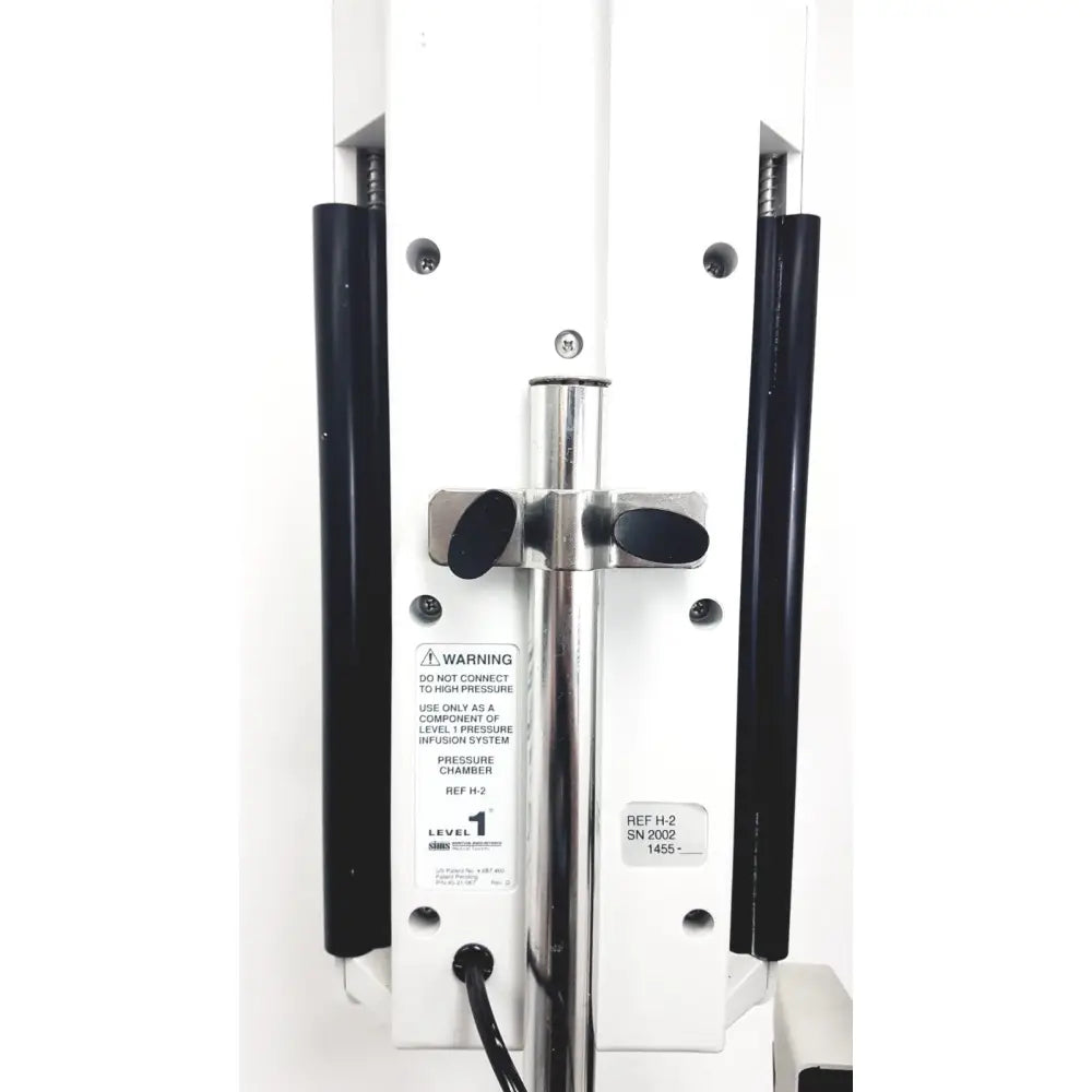 White level 1 pressure chamber with black sleeves and chrome rod in smiths medical level 1 fluid warming system