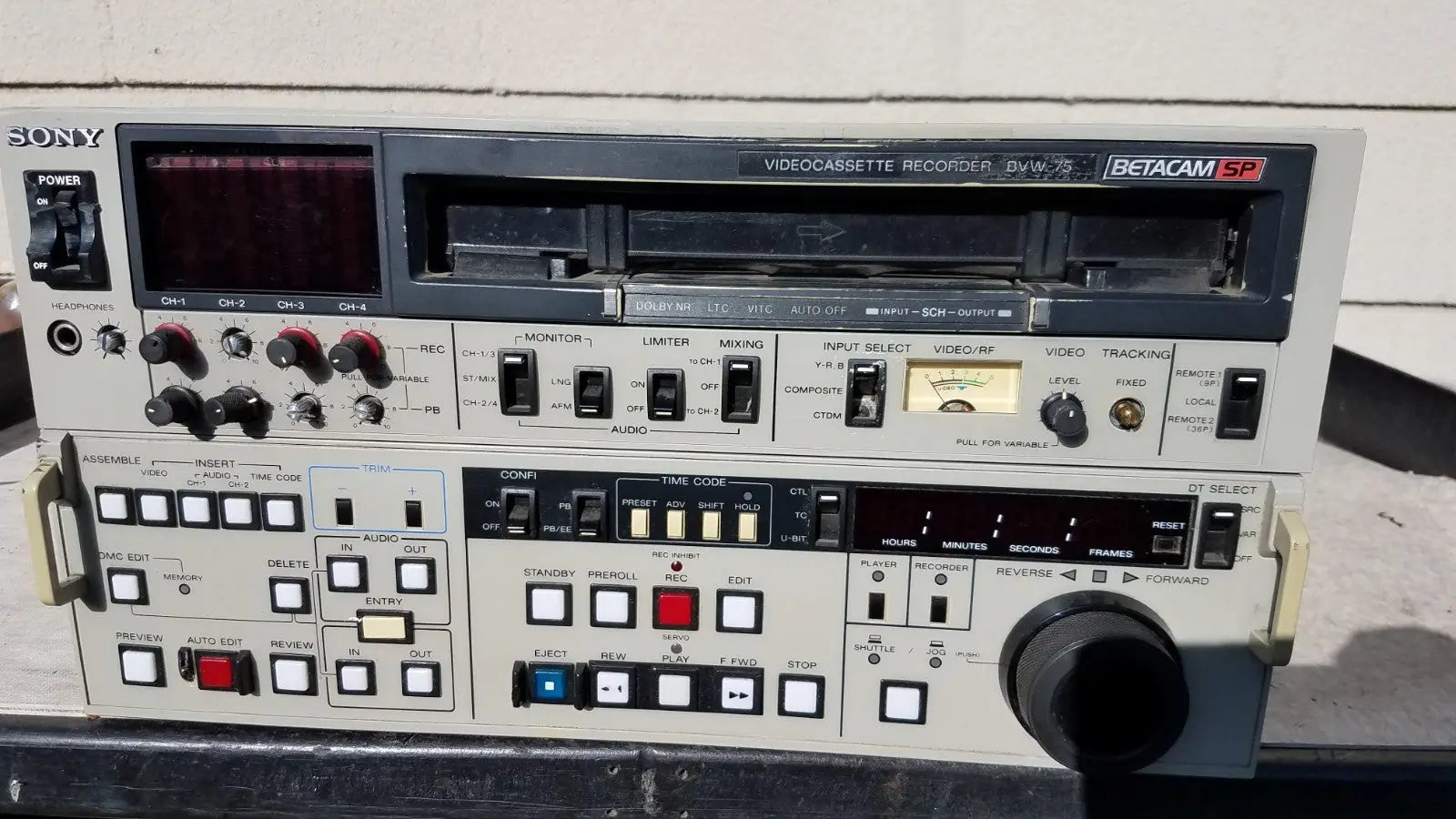 Reuse Medical Sony BVW-75 Betacam SP NTSC Video Player/Recorder Other Electrical Equipment & Supplies, as-is (for parts) product photo 1