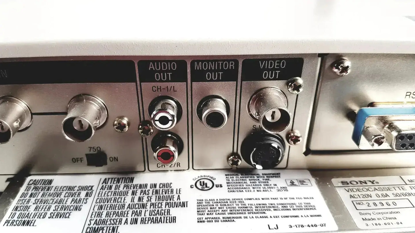 Sony SVO-9500MD Medical Videocassette Recorder SVHS/VHS Medical Videocassette Recorder, second-hand product photo 9