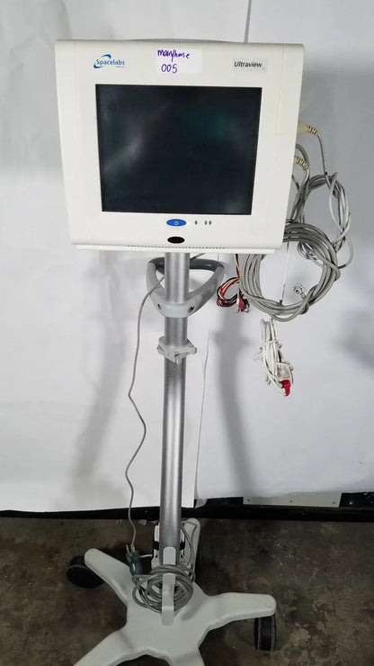 Spacelabs Healthcare Spacelabs SL 91369 Ultraview patient Monitor With Rolling Stand Patient monitor, second-hand product photo 1