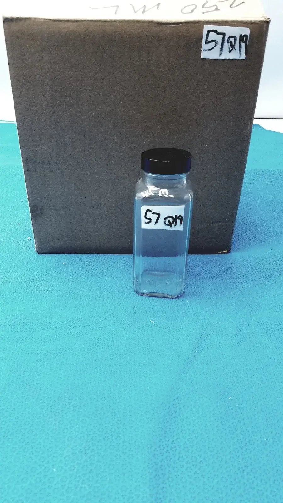 N/A Square Glass Bottle – Laboratory Reagent or Sample Storage Bottle with Cap Laboratory glass bottle, second-hand product photo 1