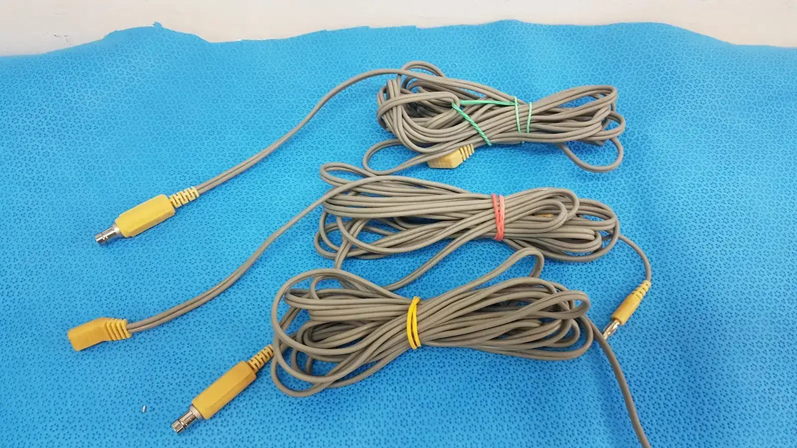 Unbranded Standard Bi-Polar Cable – Electrosurgical Instrument Connection Cord- Lot of 4 Electrosurgical Cable, second-hand product photo 1