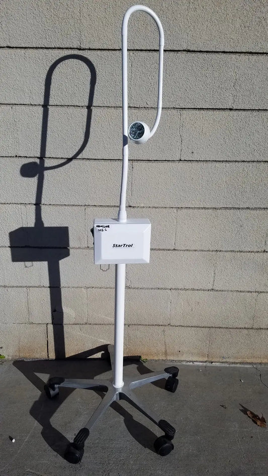 Reuse Medical StarTrol LED Mobile Medical Examination Light Floor Stand Surgical & Examination Lights, second-hand product photo 1