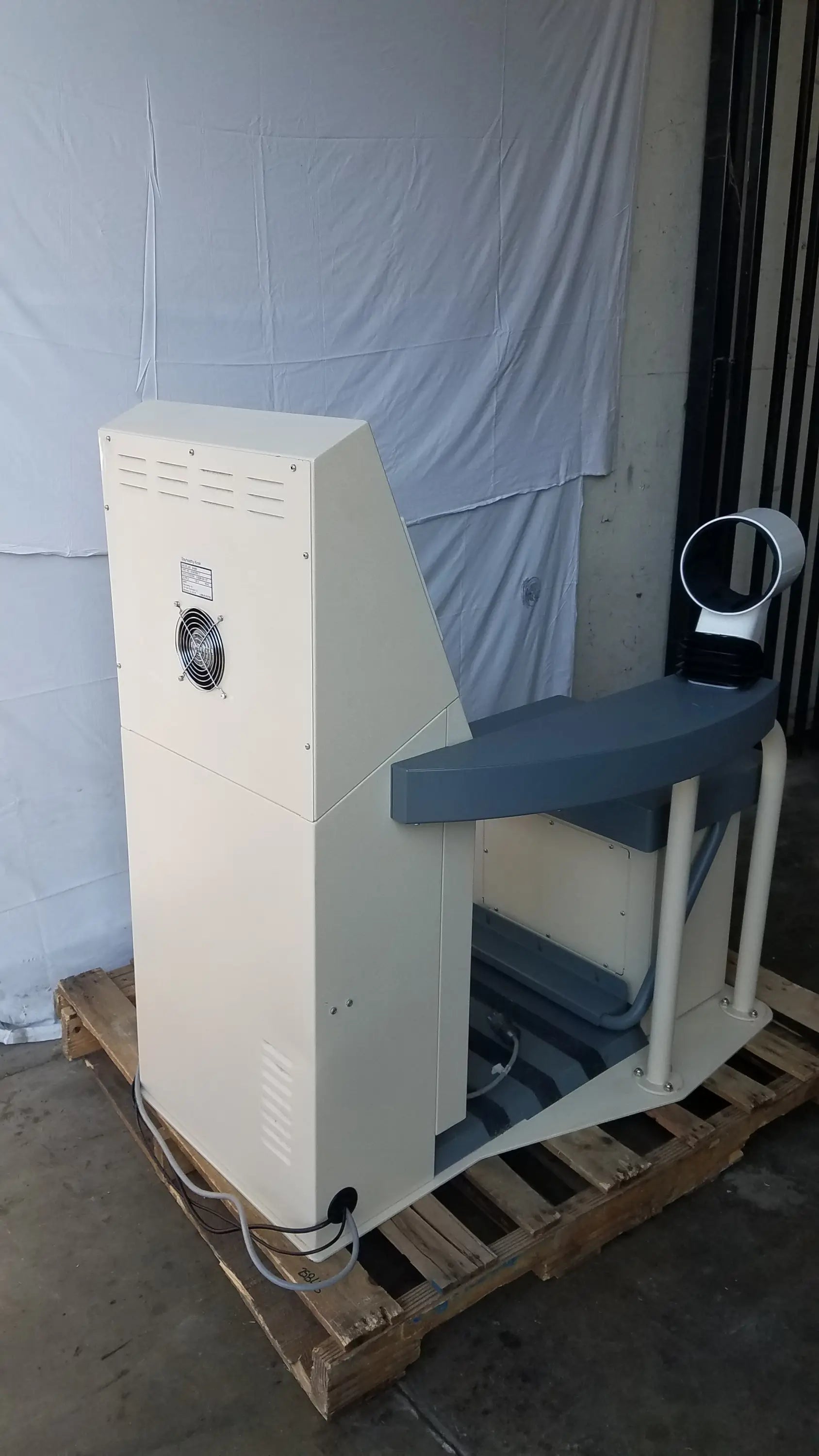 Beige and gray arcade-style stayhealthy SH650 health screening kiosk with circular headrest for self-service screening
