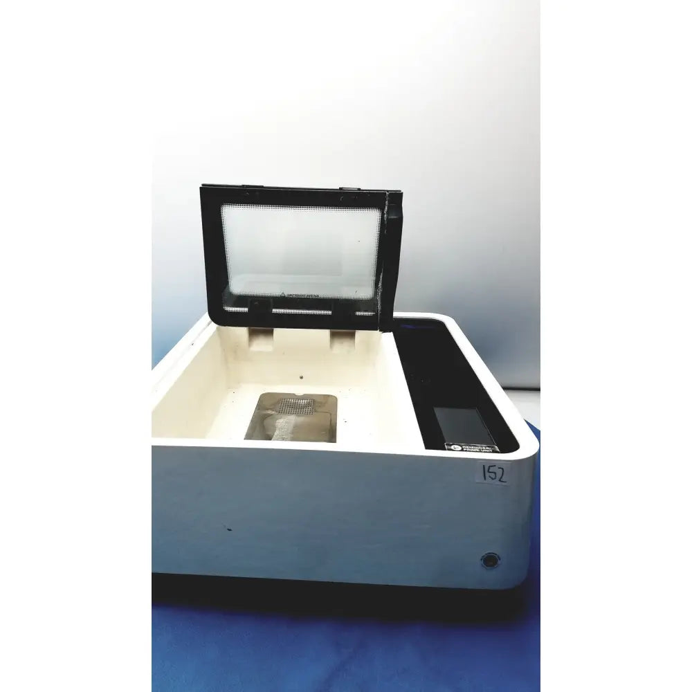 White rectangular straya ref 100.500 strava splint bath with black mesh lid and digital display panel for medical use