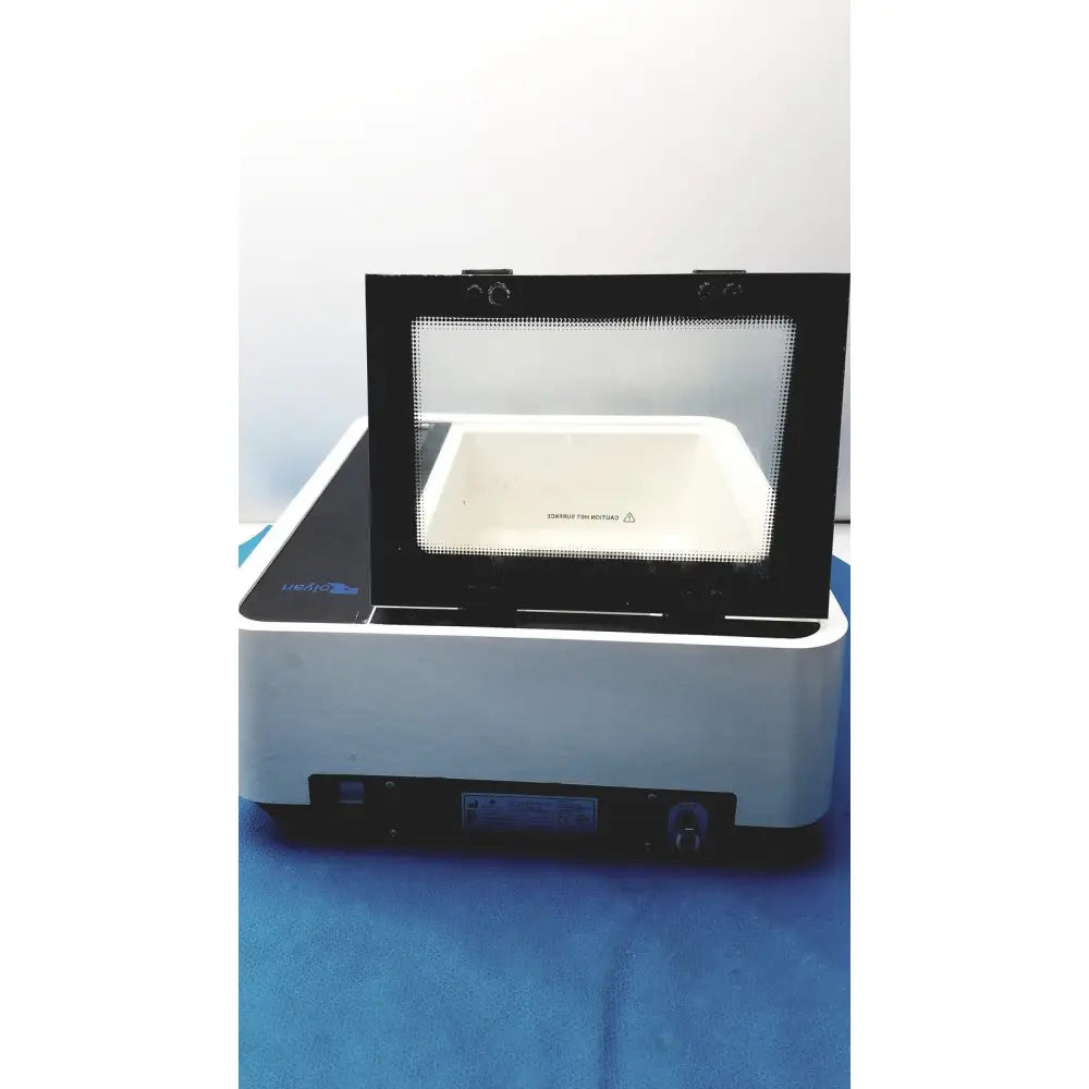 White rectangular straya ref 100.500 strava splint bath 3d printer with black frame and transparent lid and interior tray