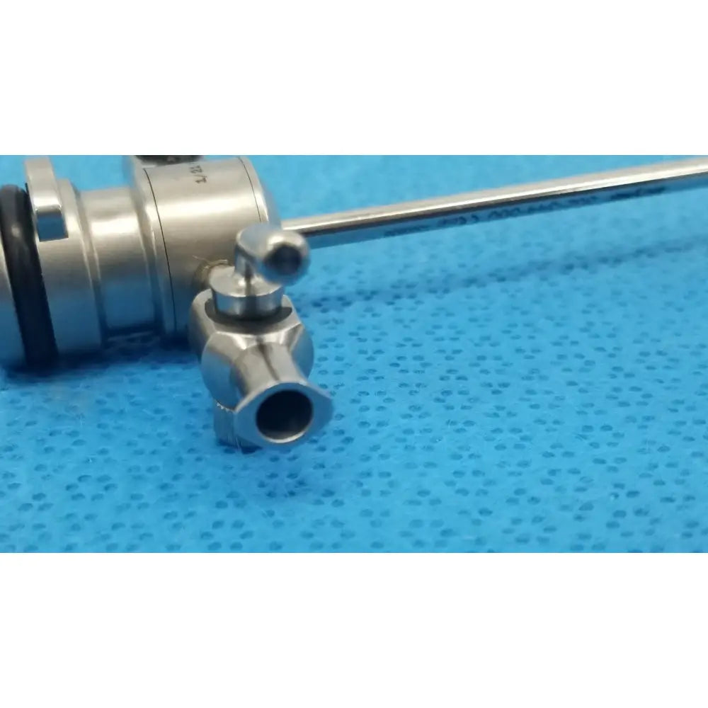 Stryker 1/21 n arthroscopic cannula speed-lock instrument stainless steel with polished finish and black rubber seals