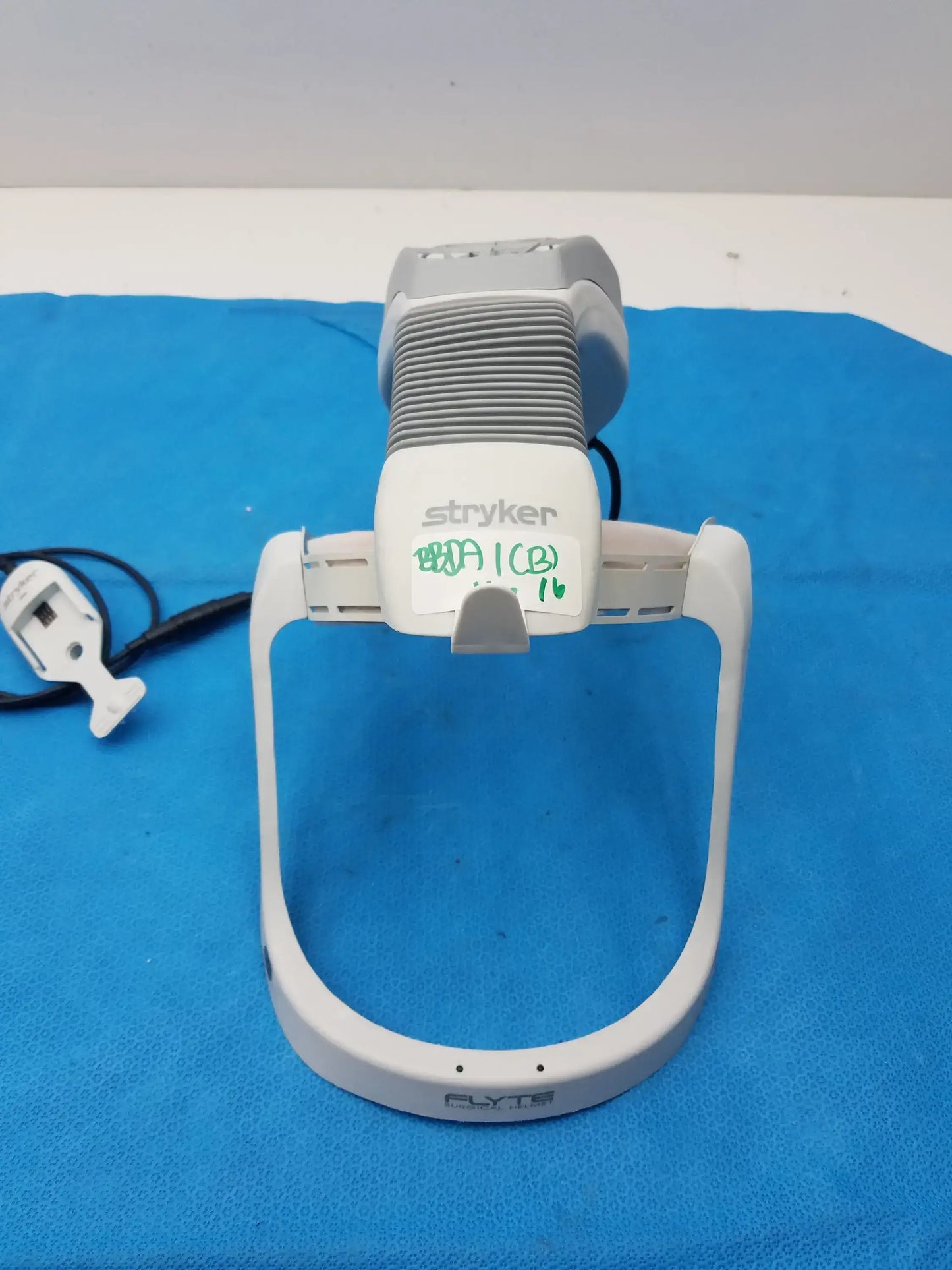 Stryker 408-600 Flyte Surgical Helmet With 408-600-300 Flyte Power Cord Surgical Helmet, as-is (for parts) product photo 2