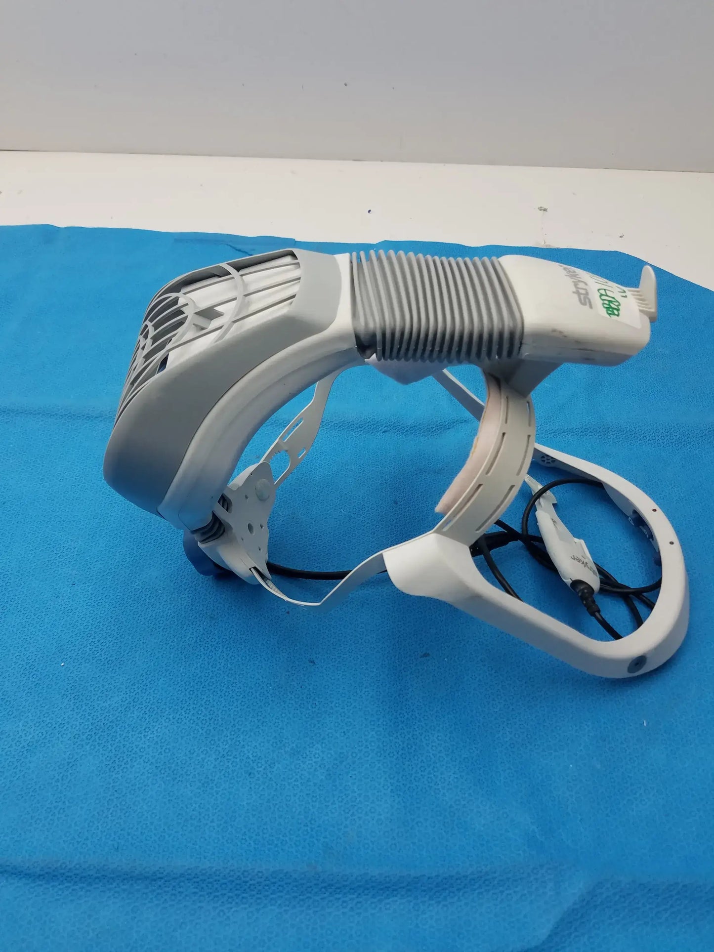 Stryker 408-600 Flyte Surgical Helmet With 408-600-300 Flyte Power Cord Surgical Helmet, as-is (for parts) product photo 6
