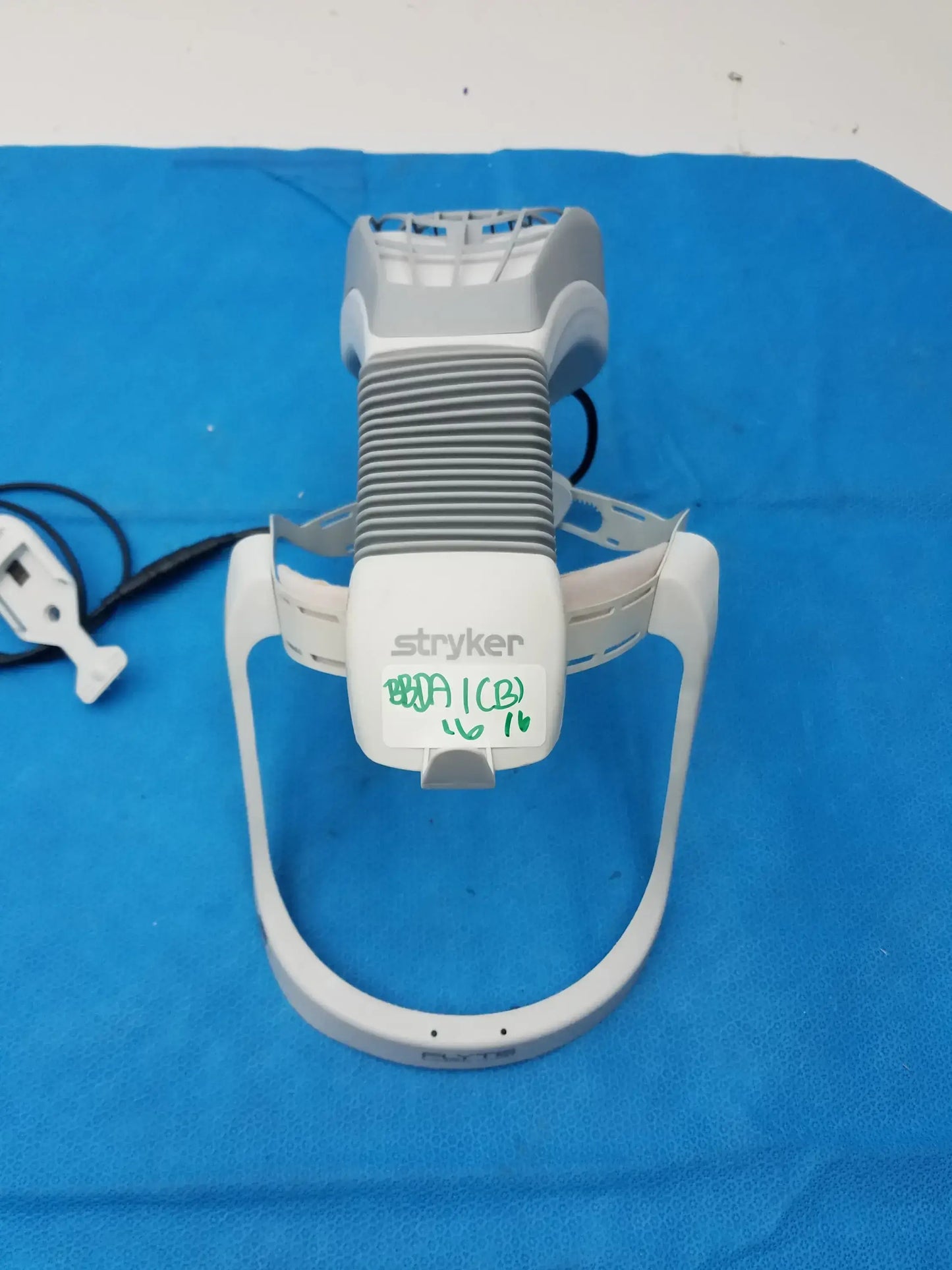 Stryker 408-600 Flyte Surgical Helmet With 408-600-300 Flyte Power Cord Surgical Helmet, as-is (for parts) product photo 3