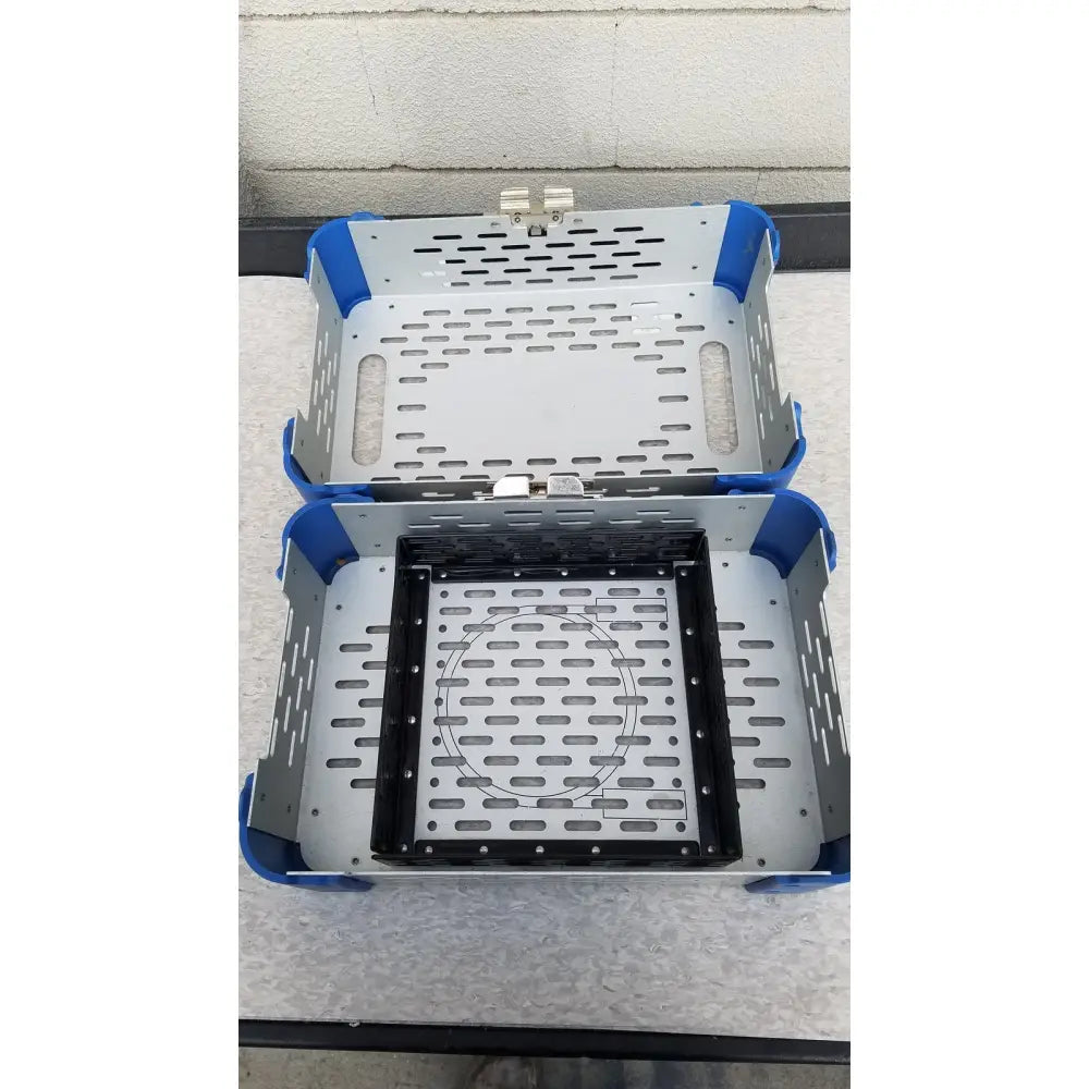 Stryker 4300-452-000 cd3 sabo saw sports medicine trauma metal tray in blue and silver with black plastic insert