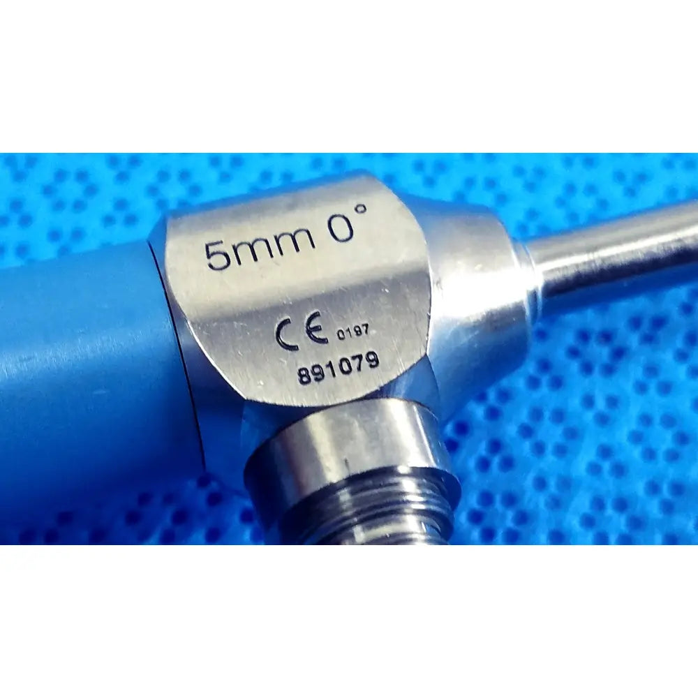 Silver metallic ideal eyes 5mm autoclavable endoscope with blue handle marked 5mm 0° ce certified by stryker