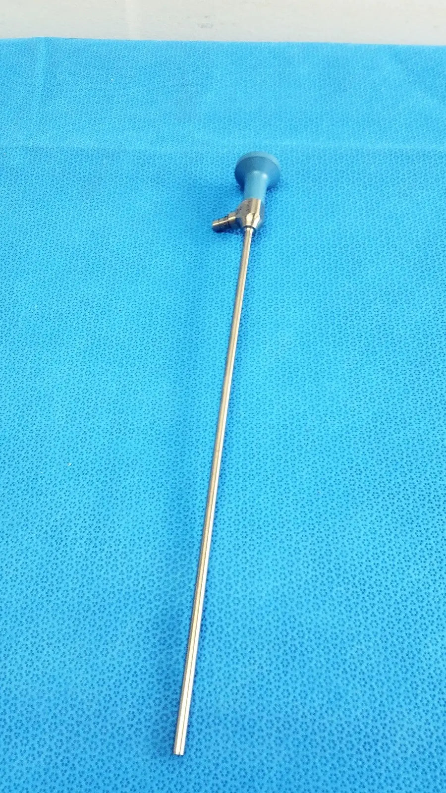 Silver surgical endoscope with blue ergonomic handle and metallic shaft ideal eyes 5mm autoclavable by stryker