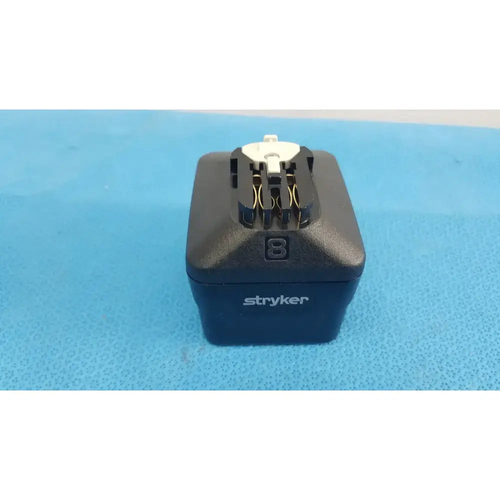 Stryker 8 Li-Ion Battery 8215-000-000 Battery Pack, second-hand product photo 1