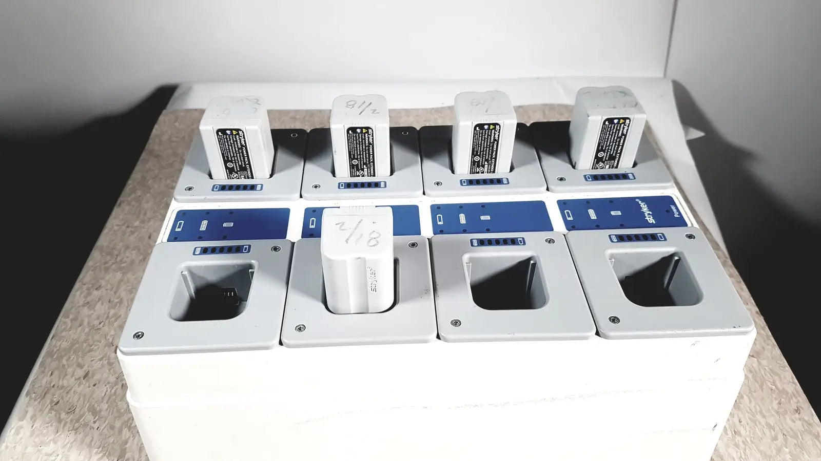 Reuse Medical Stryker 8-Slot Steri-Shield Flyte Battery Charging Station 0408-655-000 Other Medical & Lab Equipment, second-hand product photo 1