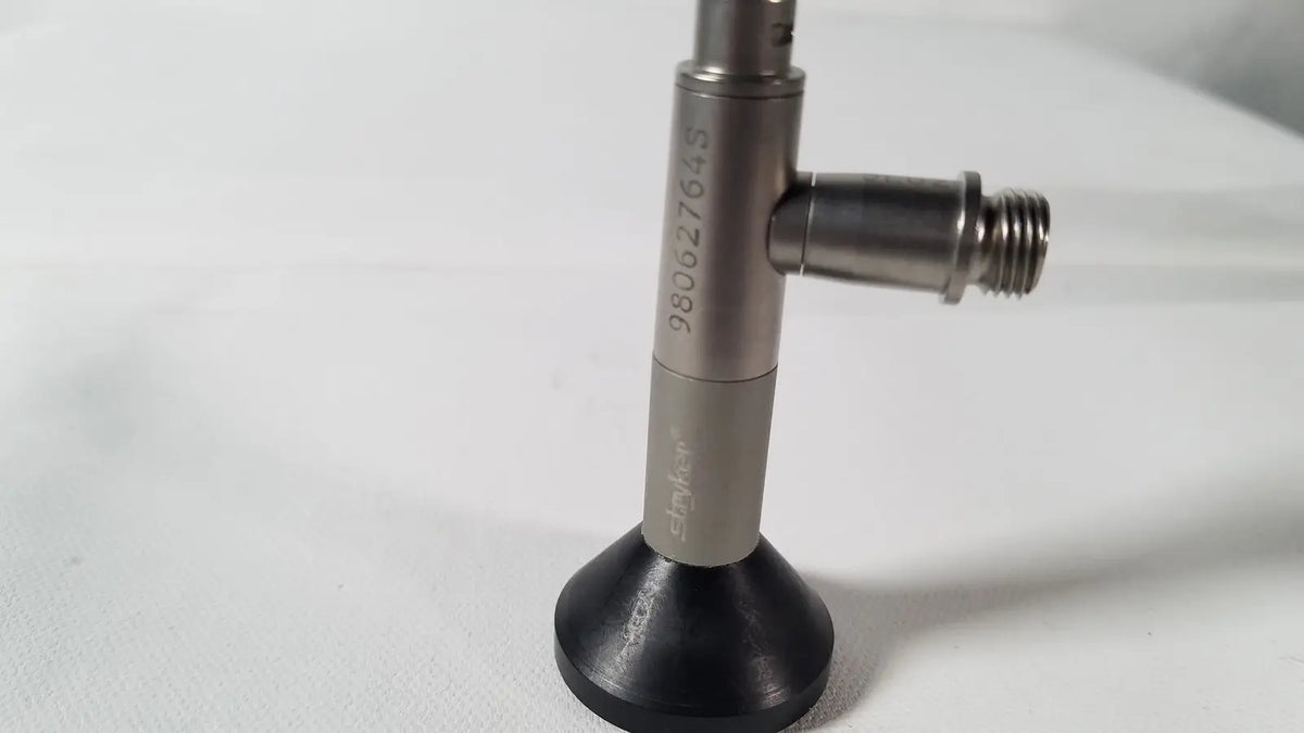 Silver metallic stryker endoscopy 0° arthroscope with black rubber base and threaded connection for reuse medical use