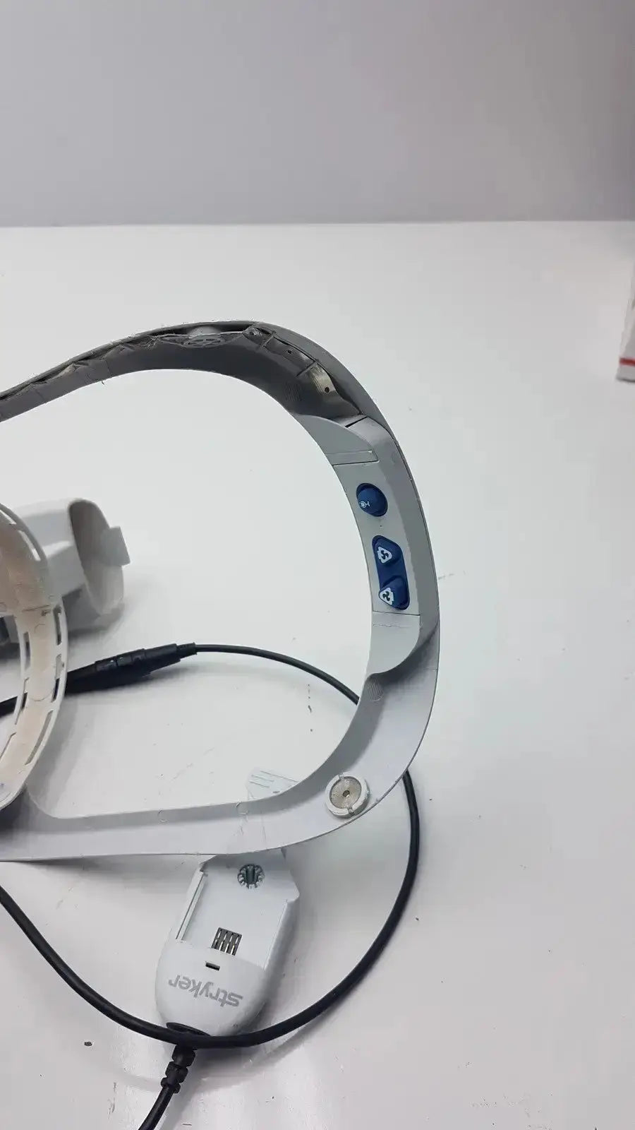 Stryker FLYTE Helmet Ref. 0408-600-000 Surgical Helmet, as-is (for parts) product photo 9