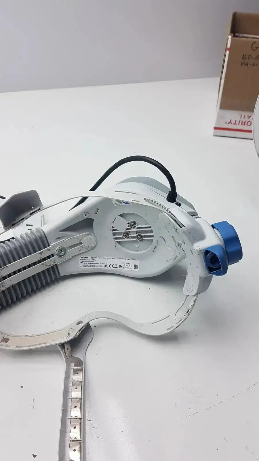 Stryker FLYTE Helmet Ref. 0408-600-000 Surgical Helmet, as-is (for parts) product photo 5