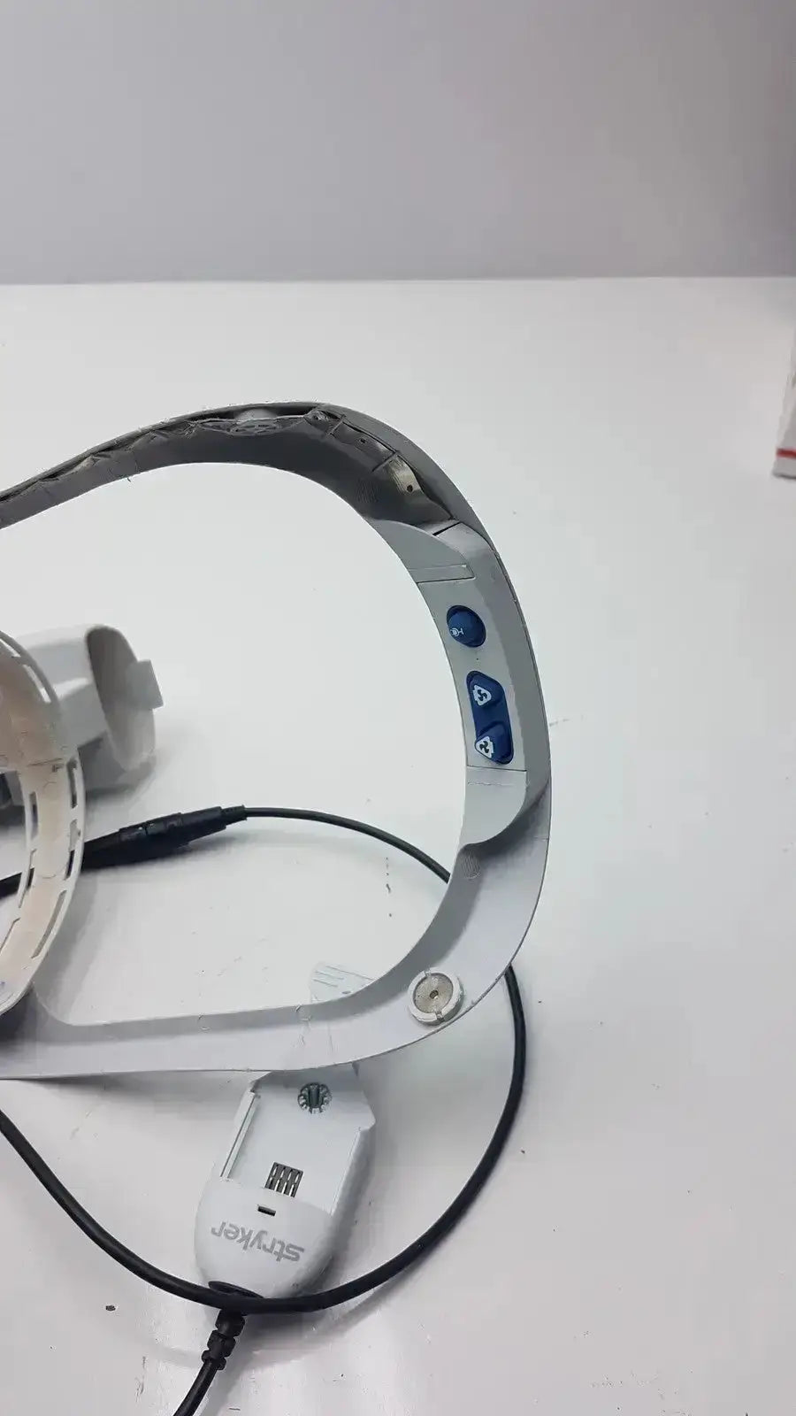 Stryker FLYTE Helmet Ref. 0408-600-000 Surgical Helmet, as-is (for parts) product photo 9