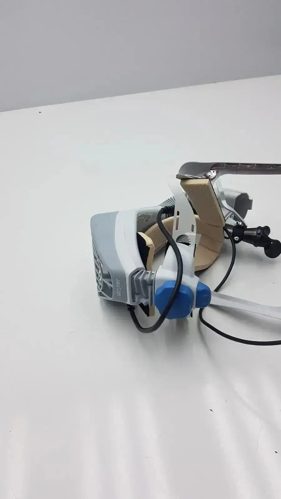 Stryker FLYTE Helmet Ref. 0408-645-000 Surgical Helmet, as-is (for parts) product photo 2