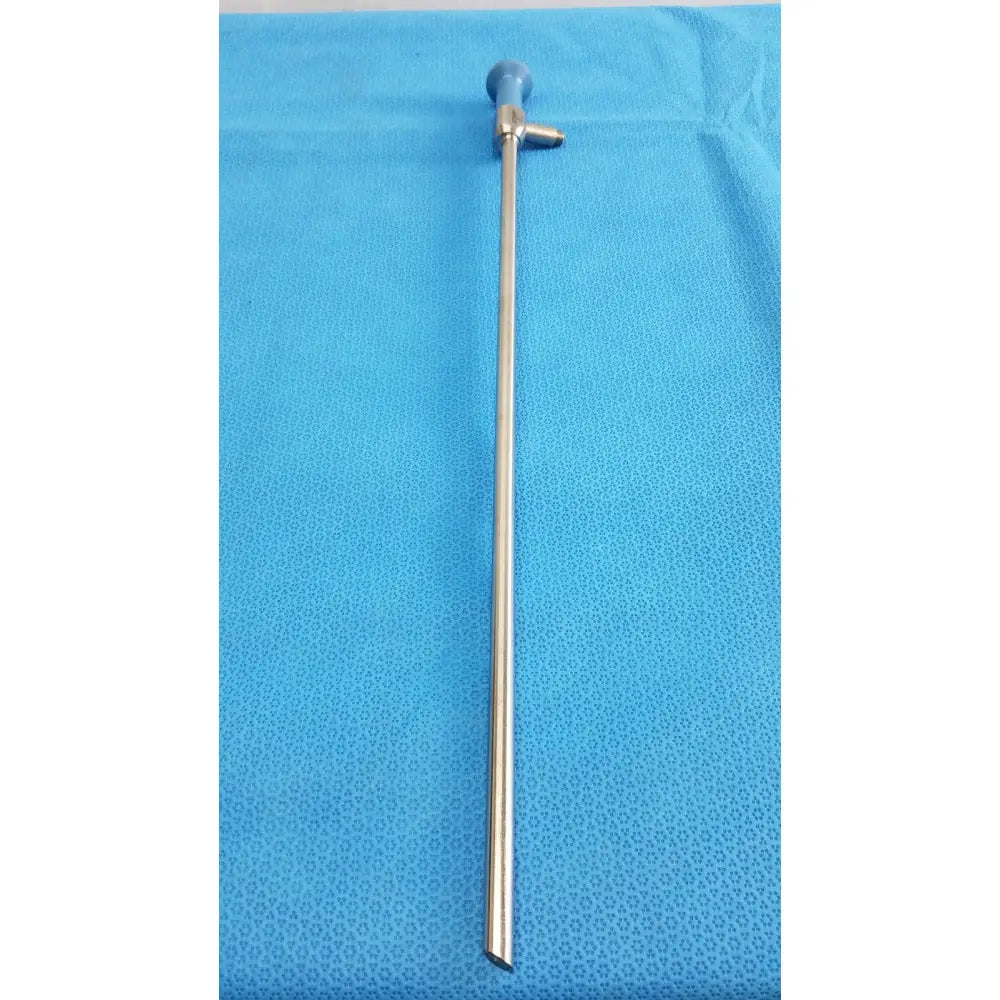 Silver surgical endoscope with blue-tipped handle and slender metallic shaft in stryker lot autoclavable 134ºc scope set