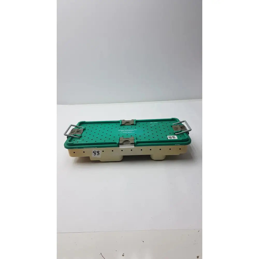 Green and beige stryker optional instrument tray with metal latches for instrument ray gamma3 system 1320-9005