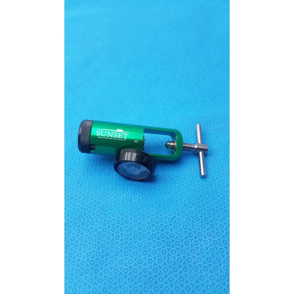 Reuse Medical Sunset Brass Integral 50 PSI 0-15 L/min O2 Regullator Model RES043 Other Healthcare, Lab & Dental, second-hand product photo 1