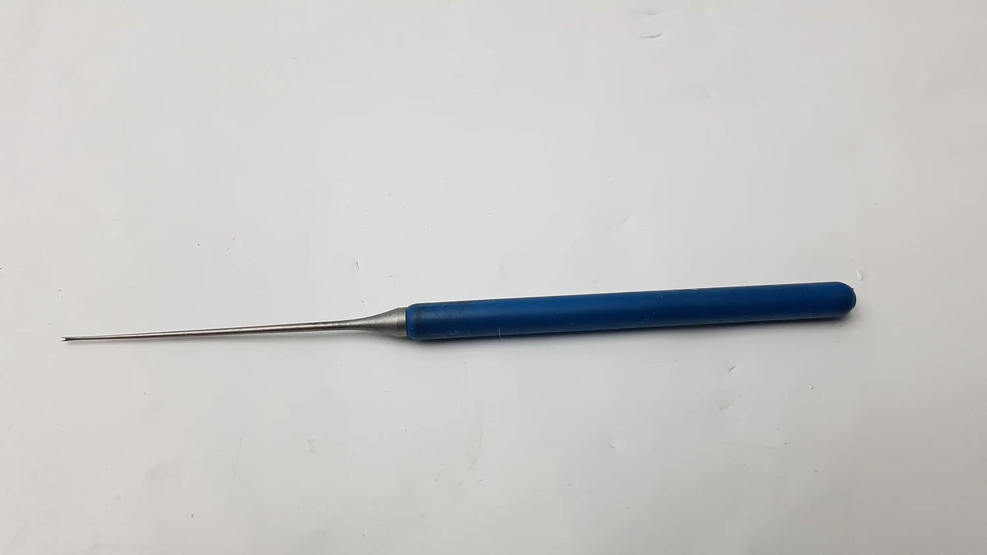 Blue-handled surgical dental instrument with slender metallic needle probe tip compatible dental instrument tool