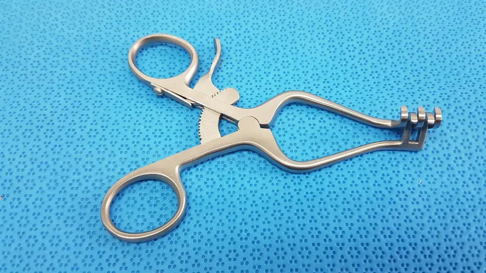 Centurion Pakistan Surgical Rib Retractor with Ratchet Mechanism – Centurion Pakistan Stainless Surgical Rib Retractor, second-hand product photo 1